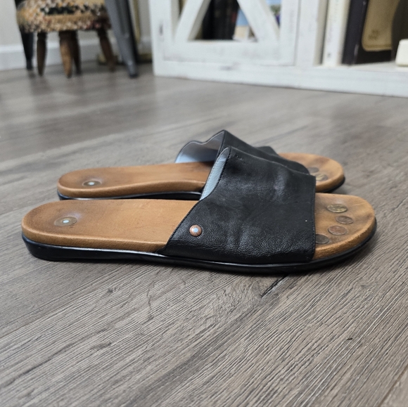 Juil Bali Black Leather Flat Sandals Womens Size  8 Casual Preppy Classic - Picture 1 of 5